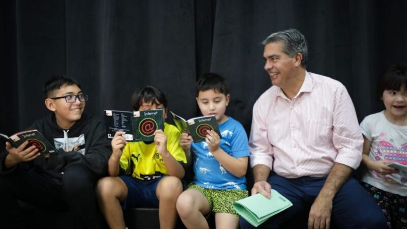 APOYO A LA CULTURA: CAPITANICH VISITÓ LA FERIA DEL LIBRO INFANTIL Y JUVENIL EN PUERTO TIROL