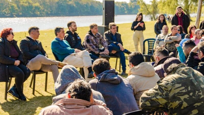 FORTALECER LA ECONOMÍA SOCIAL: CAPITANICH Y PESCADORES DEFINIERON UN PLAN DE OBRAS Y EQUIPAMIENTO PARA EL SECTOR