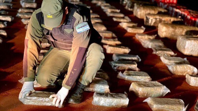 Gendarmes descubren 172 kilos de marihuana entre cargamento de yerba mate