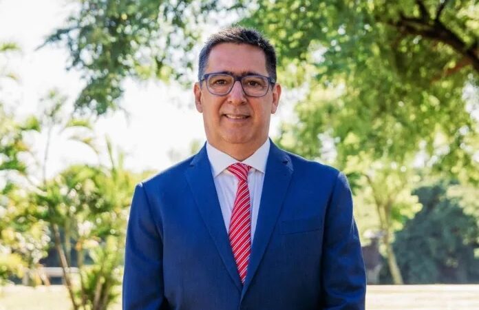 Gustavo confirmó su candidatura a gobernador ante el Tribunal Electoral