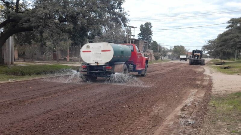 MEJORAMIENTO DE CALLES DE TIERRA: RESISTENCIA REALIZA TRABAJOS DE PERFILADO Y YA LLEVA MÁS DE 700 CUADRAS ENRIPIADAS