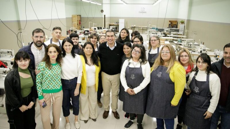 MÁS FUERZA PARA LAS PYMES: EL GOBERNADOR PUSO EN MARCHA EL TALLER TEXTIL CARLOTEX