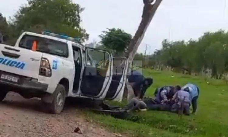 Tragedia: una motociclista muere al ser atropellada por un patrullero que trasladaba a un menor al hospital