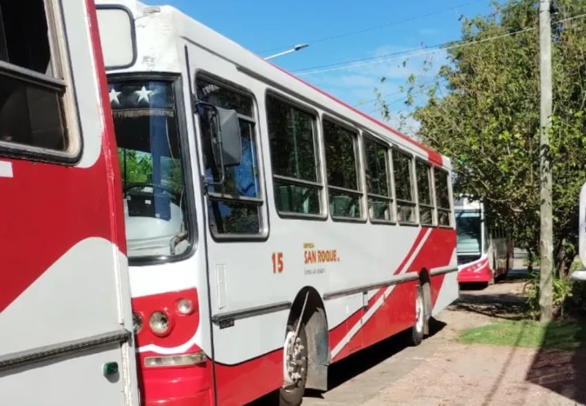 Sáenz Peña continúa sin transporte público urbano