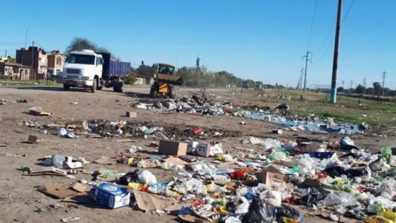 Un niño de 11 años jugaba en un basural y le explotó un parlante en la cara: perdió un dedo