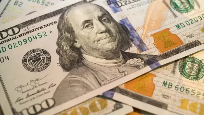 El dólar blue superó los $1400 y marcó un nuevo récord