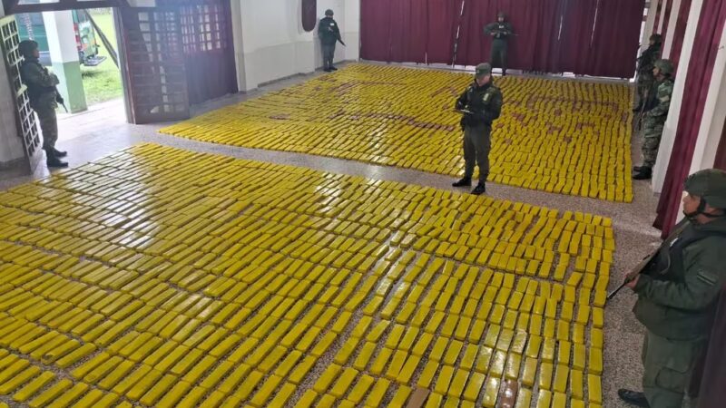 Formosa: hallaron en un control vial más de dos toneladas de marihuana ocultas en una trafic