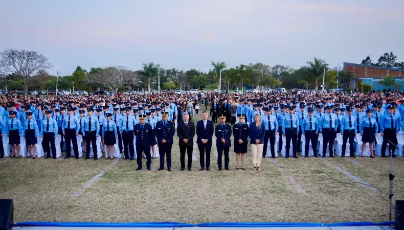 El gobernador Zdero tomó juramento a los nuevos egresados de la escuela de Policía del Chaco