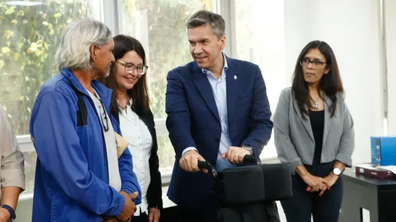 El Gobierno entregó equipamientos y ayudas técnicas a instituciones educativas y a personas con discapacidad