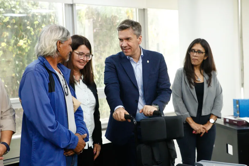 El Gobierno entregó equipamientos y ayudas técnicas a instituciones educativas y a personas con discapacidad