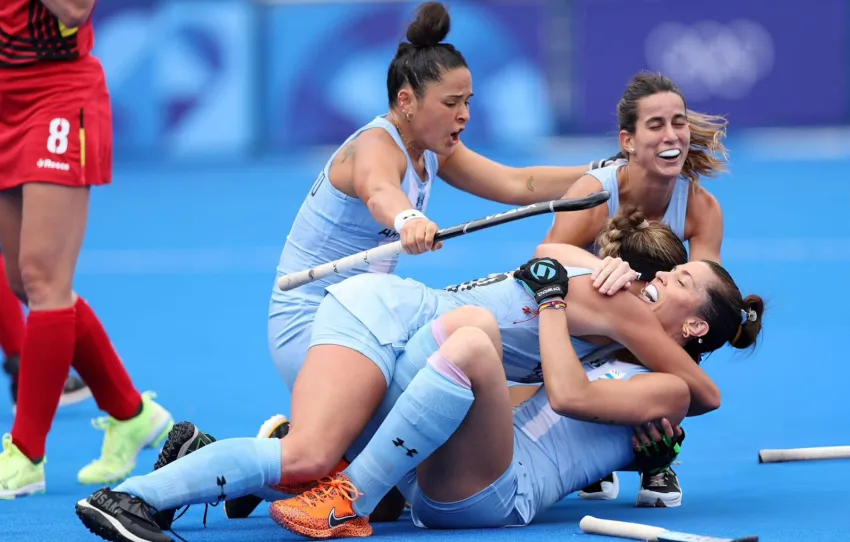 Las Leonas sumaron la tercera medalla olímpica para Argentina al vencer a Bélgica por penales