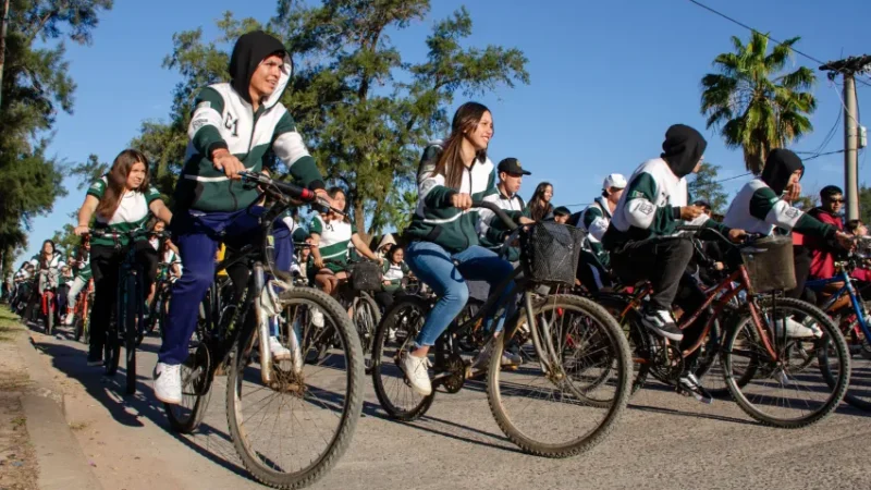 Sáenz Peña: Con la tradicional bicicleteada por la ciudad, inició la Estudiantina 2024