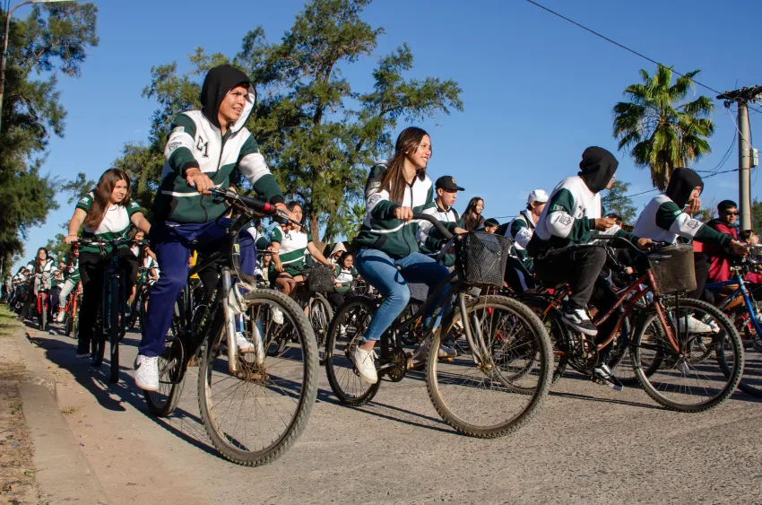 Sáenz Peña: Con la tradicional bicicleteada por la ciudad, inició la Estudiantina 2024